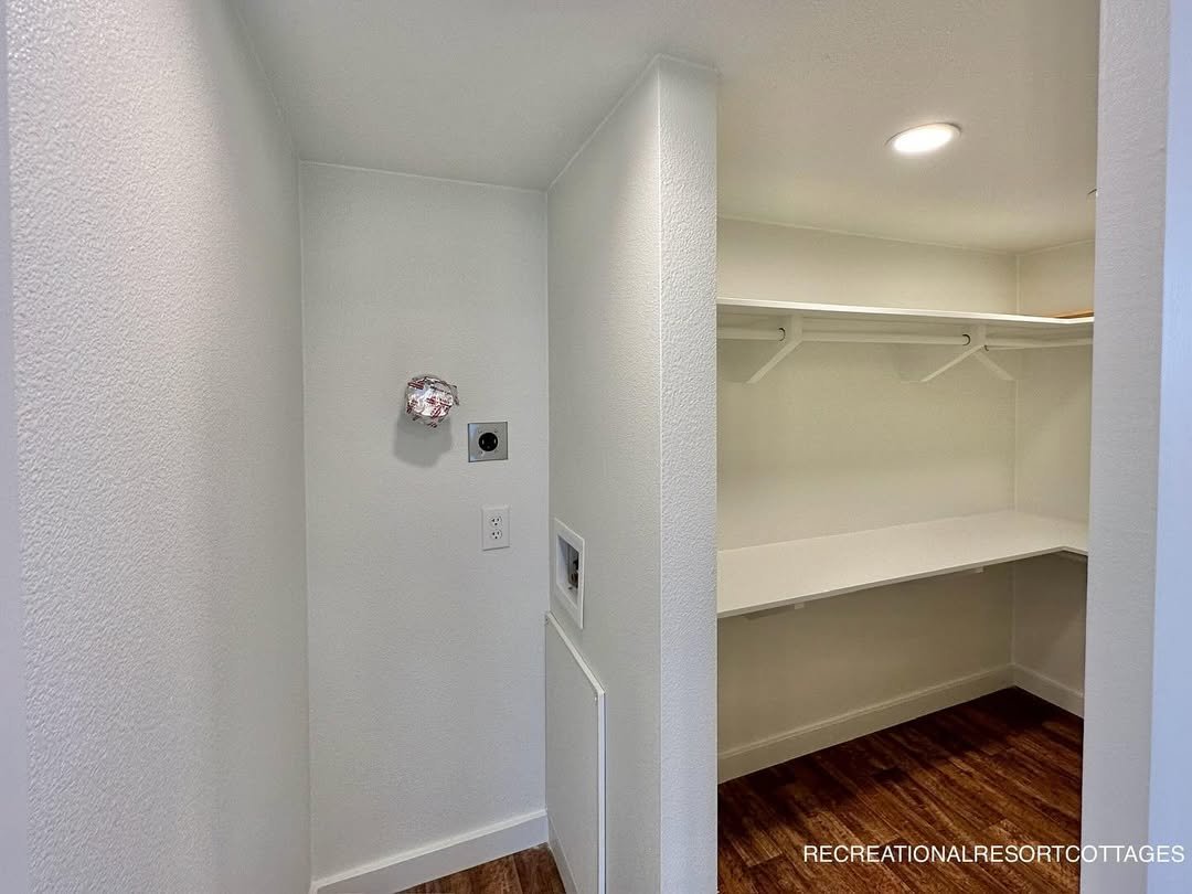 Cardinal W 399sf 1Bed - 1Bath and loft - Image 3