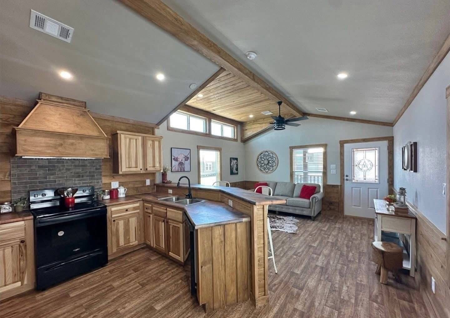Brazos 2 bed/2 bath 840 sq ft Used - Image 4